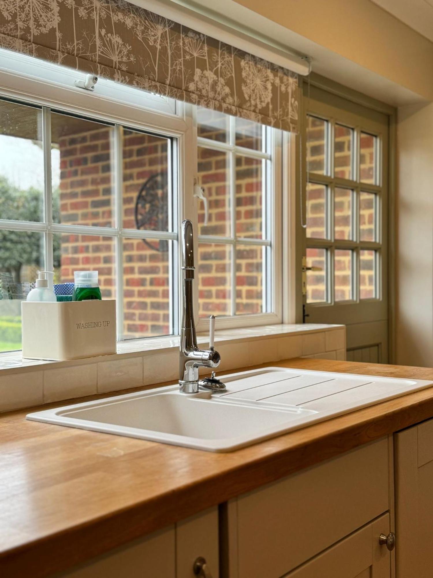 'Bramley Fall Cottage' ' On Site Ev Point - Attached Cottage,3 Separate Bedrooms -1 On Ground Level, Sleeps 6, 2 Bathrooms, Sandy Wittering Beach 8Min Drive, Rural Location, Child Friendly, Small Breed Dog Friendly, Private Parking Chichester Exterior foto