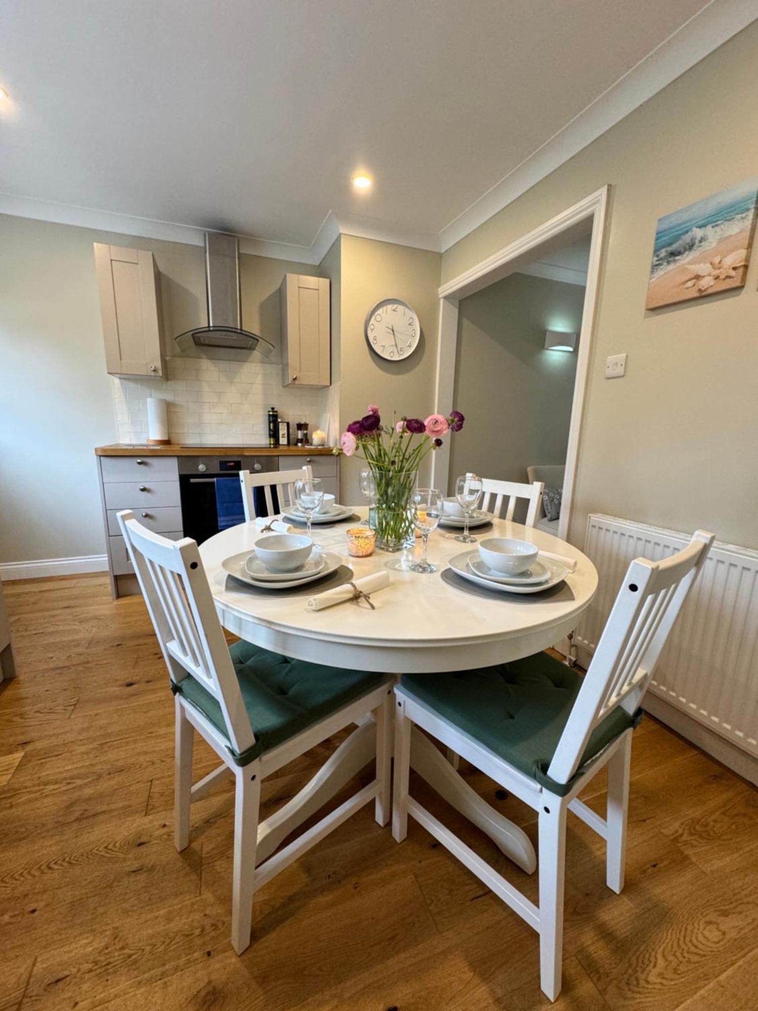 'Bramley Fall Cottage' ' On Site Ev Point - Attached Cottage,3 Separate Bedrooms -1 On Ground Level, Sleeps 6, 2 Bathrooms, Sandy Wittering Beach 8Min Drive, Rural Location, Child Friendly, Small Breed Dog Friendly, Private Parking Chichester Exterior foto