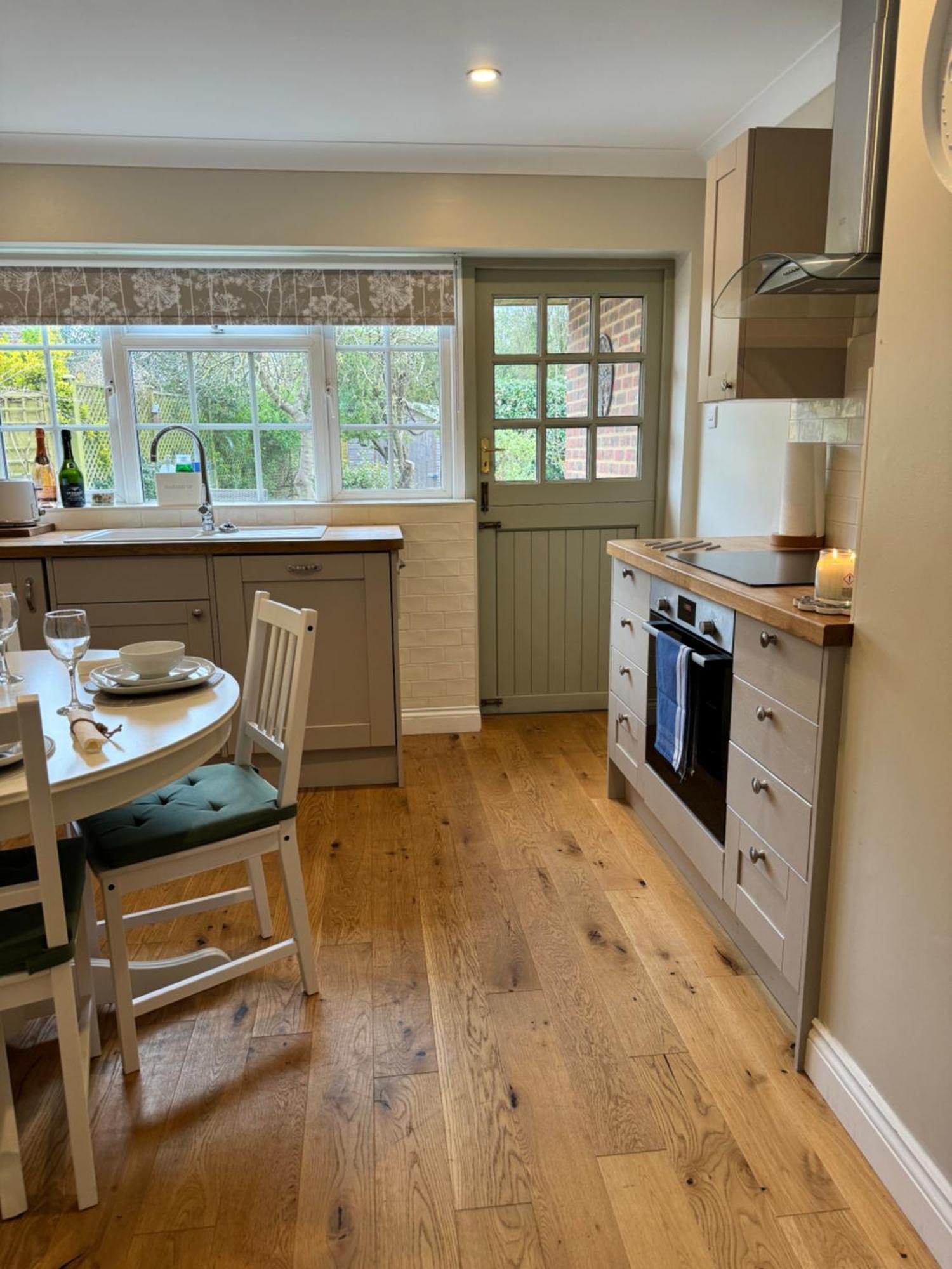 'Bramley Fall Cottage' ' On Site Ev Point - Attached Cottage,3 Separate Bedrooms -1 On Ground Level, Sleeps 6, 2 Bathrooms, Sandy Wittering Beach 8Min Drive, Rural Location, Child Friendly, Small Breed Dog Friendly, Private Parking Chichester Exterior foto