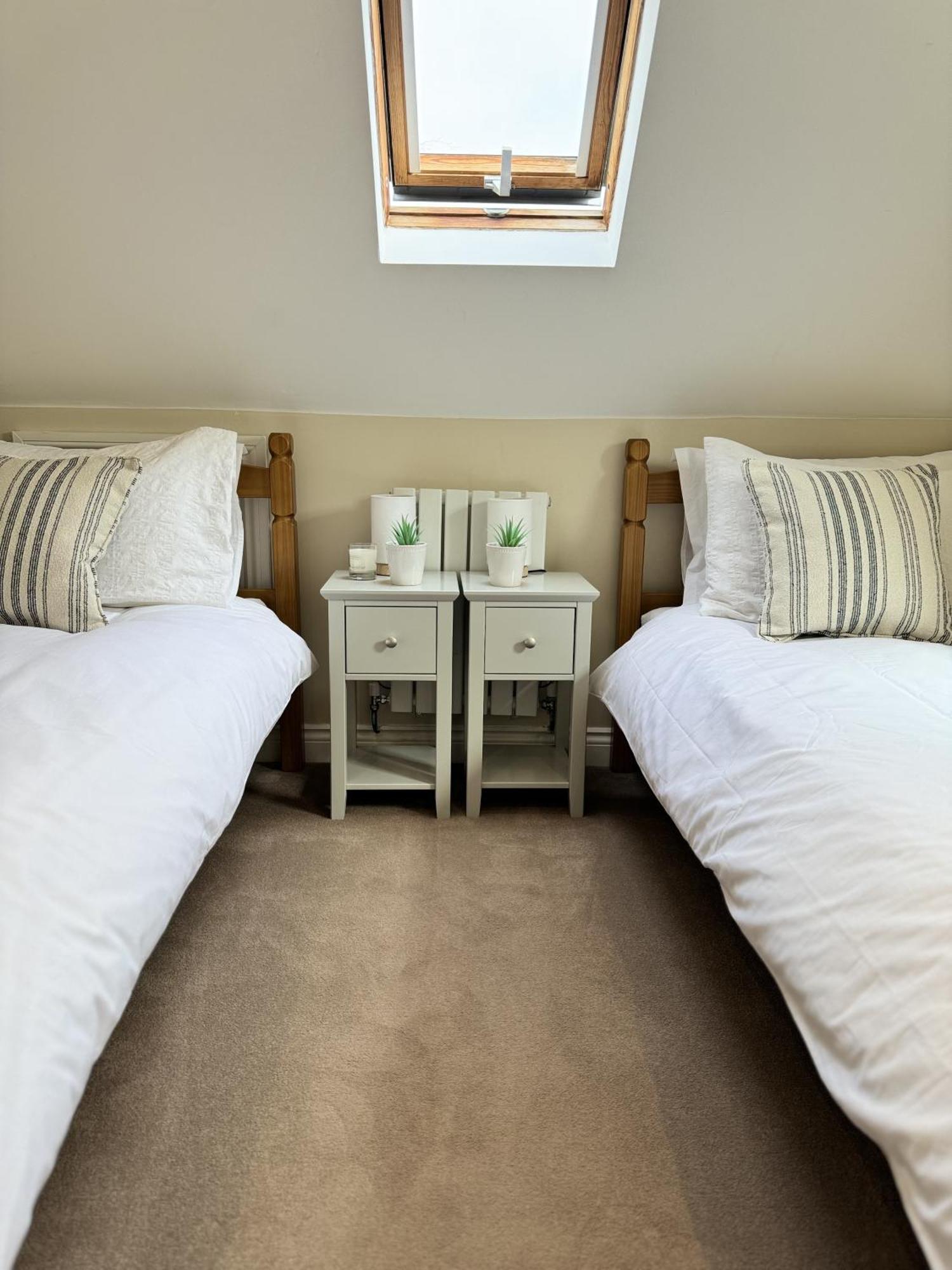 'Bramley Fall Cottage' ' On Site Ev Point - Attached Cottage,3 Separate Bedrooms -1 On Ground Level, Sleeps 6, 2 Bathrooms, Sandy Wittering Beach 8Min Drive, Rural Location, Child Friendly, Small Breed Dog Friendly, Private Parking Chichester Exterior foto